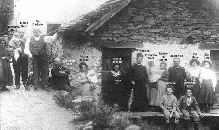 Foto di gruppo in visita a Indemini